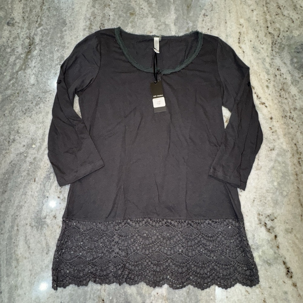 NWT MurMur‎ Women's Medium Gray 3/4 Sleeve Embroidered Lace Hem Y2K